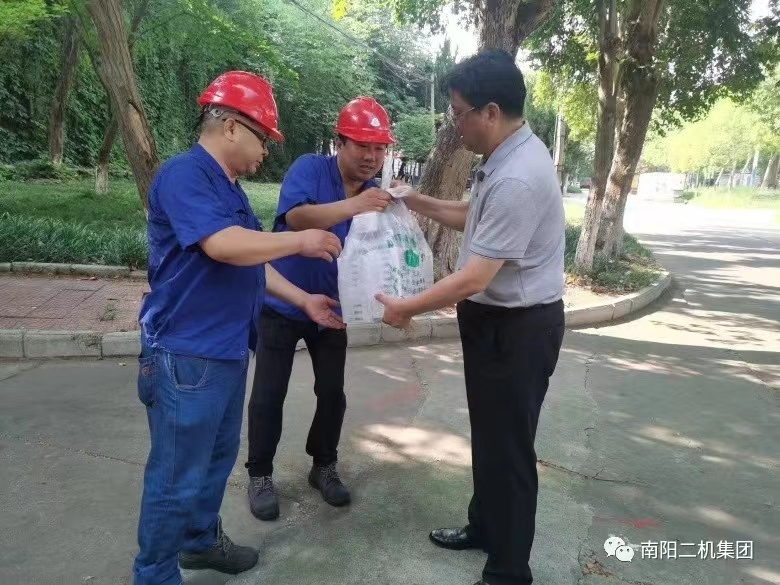 “工会送清冷，情下吠动者”J9集团国际站集团为一线员工“送清冷”