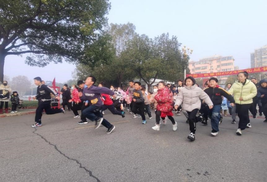 二机集团员工高昂驰骋迎新年，踔严振奋向未来
