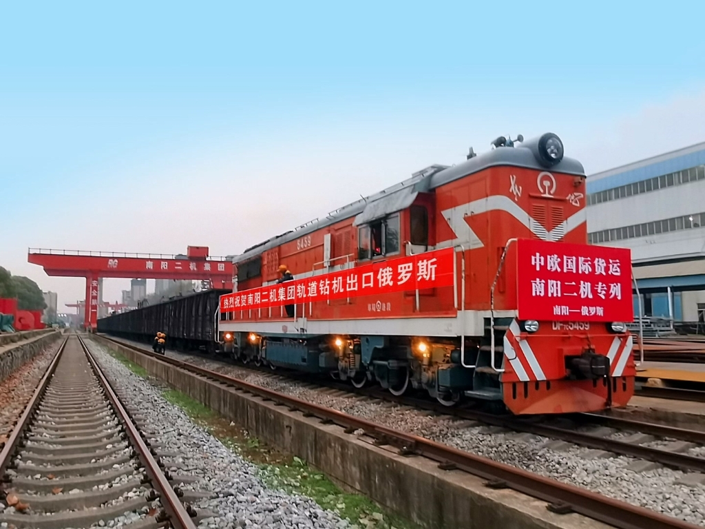 二机轨路钻机再次搭乘中欧班列前往俄罗斯，添彩一带一路