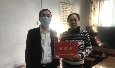 济南跳高高试玩集团开展2021年离休职工新春慰问活动